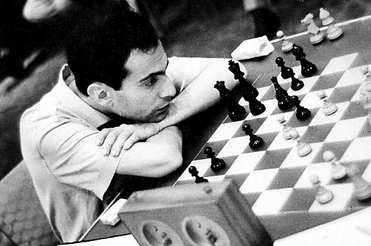 El #9Noviembre de 1936 nacía el Genio de Riga Mijaíl Tal, 8vo Campeón Mundial de #ajedrez.

Considerado como el más grande genio combinativo del ajedrez.