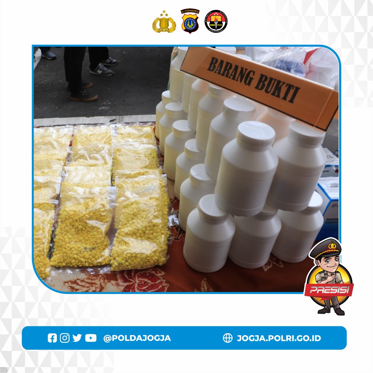 PoldaJogja's tweet photo. Sebelumnya, Polda DIY juga melakukan konferensi pers tentang pengungkapan peredaran ganja di DIY hingga ke Sumatera Utara.
#trihex #ganja #obatdaftarg #narkotika #obaya #narkoba #drug #poldajogja #poldadiy #resnarkoba https://t.co/4MVNAmX91e