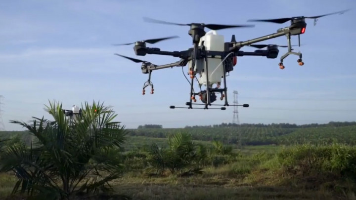 feds_ae's tweet photo. The core principle of #sustainable #agriculture lies in meeting the needs of the present without compromising the ability of future generation's to meet their own.

So how do #drones help #precisionagriculture cultivate a model to support this principle?

https://t.co/xoWyPt60fm https://t.co/N7vrpc39EF