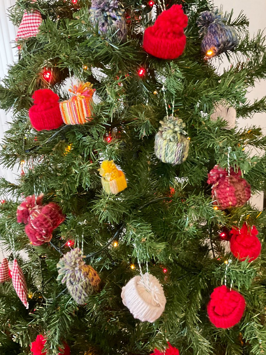 Princetrustfife's tweet photo. Its beginning to look a lot like Christmas…Enterprise ideas developing…check out the sparkling recycled ideas and the recyclebots…#nowaste #ChristmasGiftIdeas 
@HubStudent @fifeprincipal @fifecollege @Gail_Enable @SDSFife @PrincesTrustSco @FCSAstudents https://t.co/cZdpc8hntD