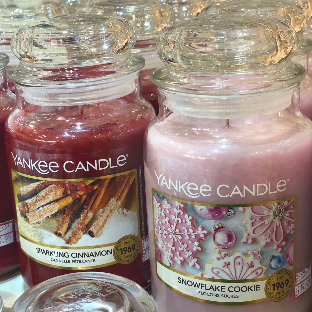 bonaccordcentre's tweet photo. Sparkling Cinnamon or Snowflake Cookie... which candle from Yankee would you choose? 🕯️
.
.
.
#yankeecandle #sparklingcinnamon #snowflakecookie #scent #homeware #candlelovers #christmasscent #christmascandle https://t.co/rMmXfINTyM