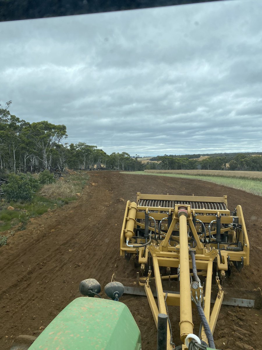 Can’t harvest may as well make some dirt out of this rock #newroad straightened the paddock too 👌🏻<a href="/Rocks_Gone/">Rocks Gone</a>