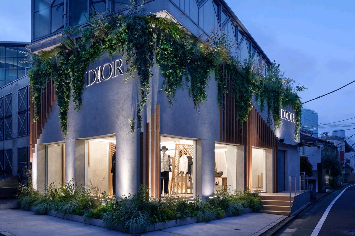 cppluxury's tweet photo. DIOR and Sacai showcase capsule collection in a series of pop-up’s
https://t.co/6eFL0gpL0f
#Dior #DiorHomme #DiorMens #DiorMen #Sacai #DiorXSacai #KimJones #capsule #collaboration #popup #fashion #luxury #luxuryfashion @LVMH @Dior https://t.co/cKSe7W2CzM
