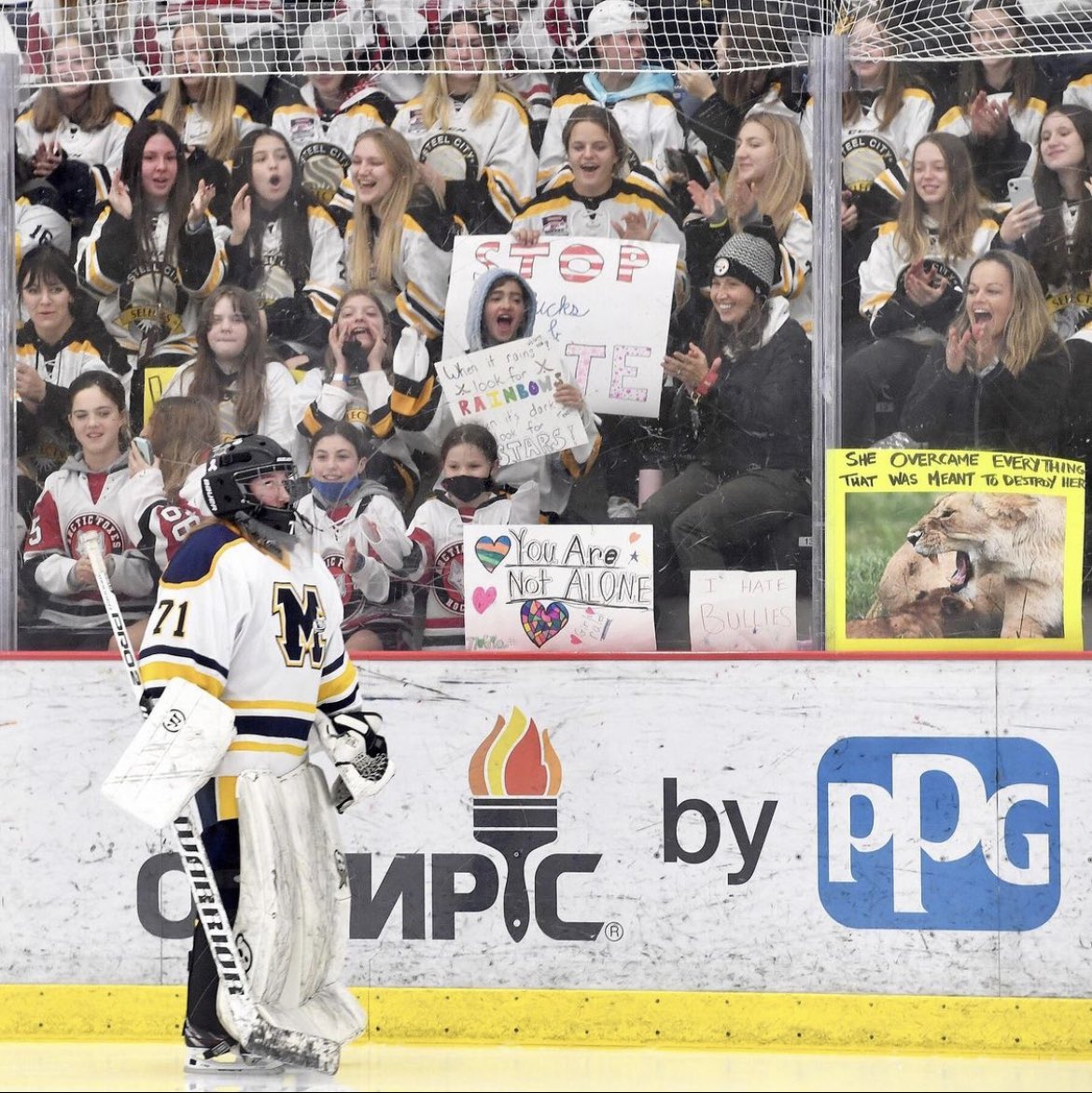 _Mars_Hockey's tweet photo. The families, staff, and players of the Mars Hockey Club would like to say thank you to all that supported Willow and our team last night. It meant a lot to our organization and showed the true meaning of what hockey is all about. #willowstrong #westandwithwillow https://t.co/ZGMM3lWzYt