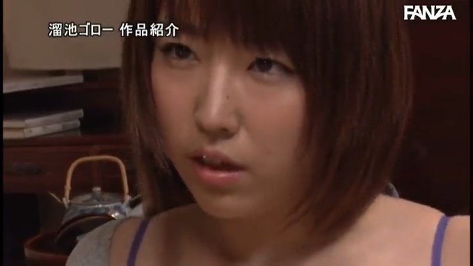団地に暮らす巨乳妻・菜奈実は、頻繁に誰かとメールをするサラリーマンの夫を見て浮気を疑っていた。ある日夫が若い女と歩いているところを目撃した菜奈実。悔しさと欲求不満から狂ったようにオナニーをしていた彼女は、開いたままの窓ごしに隣人の中年男と目が合ってしまう........ https://t.co/bUWcoVUYZJ