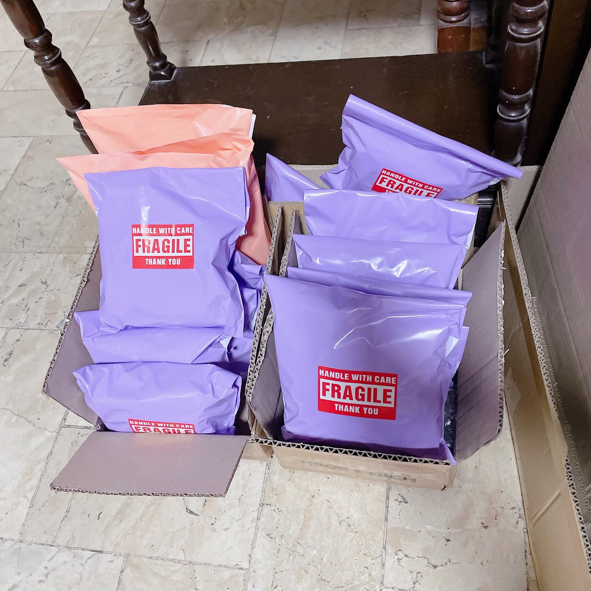 jmnscartcs's tweet photo. [d:d shopee pobs] 

to those who have already filled out the shipping form, your orders are all ready for shipping ♡ ggx and shopee items will be picked up tomorrow! j&amp;t drop off on friday :)

if you have ka-trades, i can ship them directly! dm me if you have concerns. thanks 🙇🏻‍♀️ https://t.co/UCg1kYzFD6