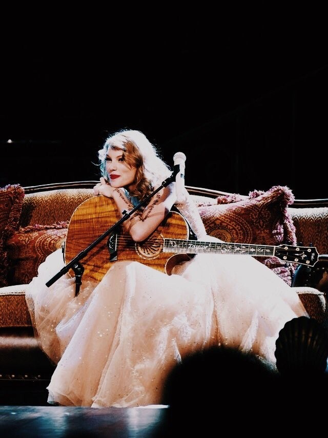ITsTS131's tweet photo. As enchanted is blowing up what's your top 3 on speak now https://t.co/y0d0F3awzY
