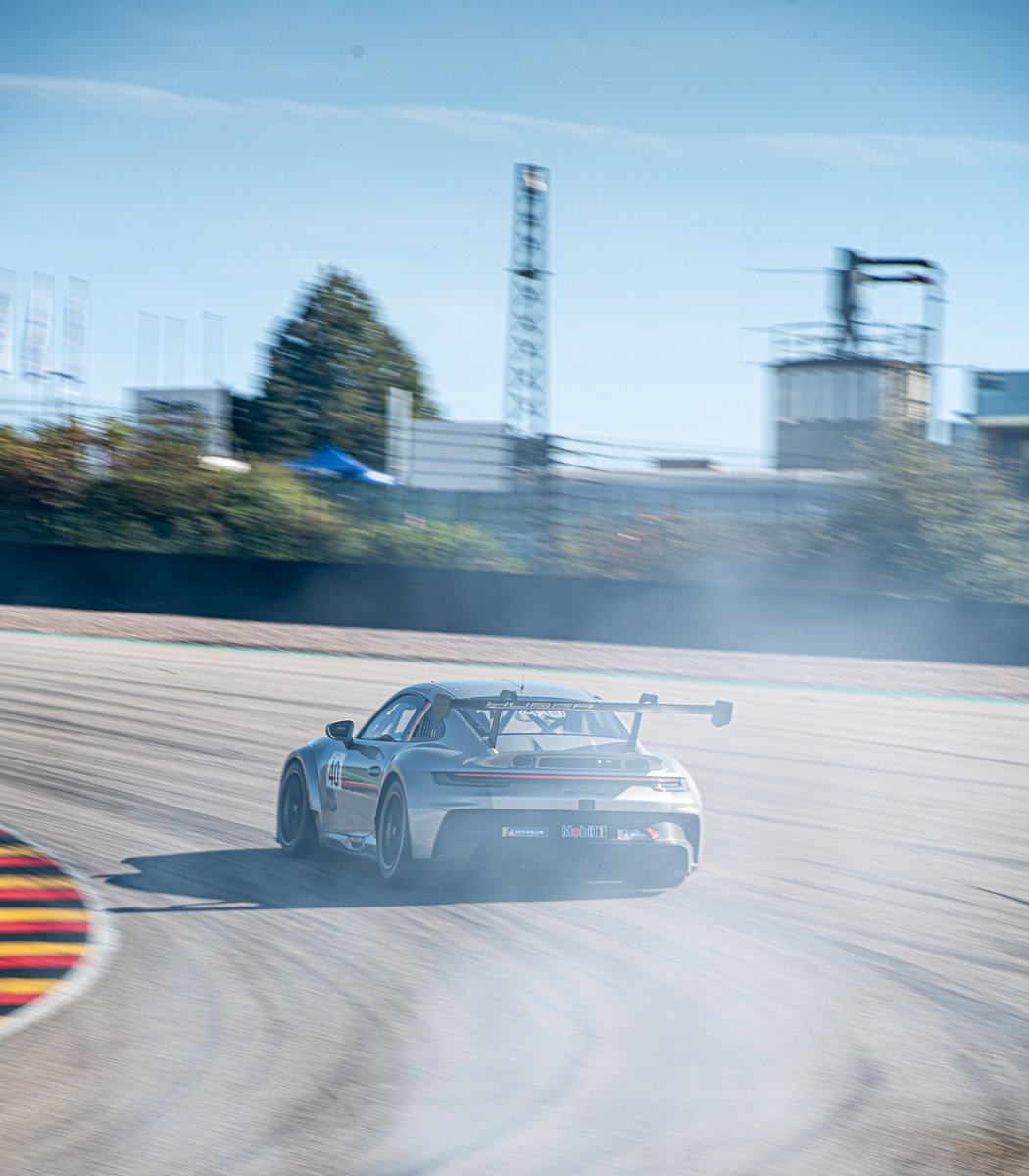 Oopsie. Sometimes it get's a bit dusty out there. Follow the thread to clean your screen. 🧽🧼
#PorscheCustomerRacing #Porsche #Porsche911GT3Cup #PCCD