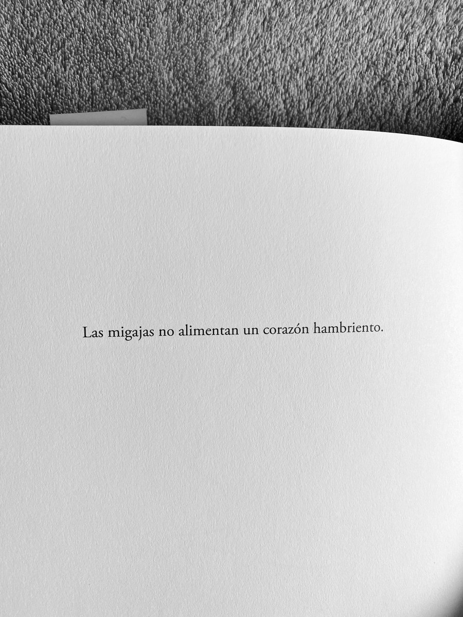 Cementedelibros's tweet photo. “Las migajas no alimentan un corazón hambriento.”
Autor: @elvirasastre 
Libro: Aquella orilla nuestra 
#cementeriodelibros https://t.co/DYDNe5rQaQ