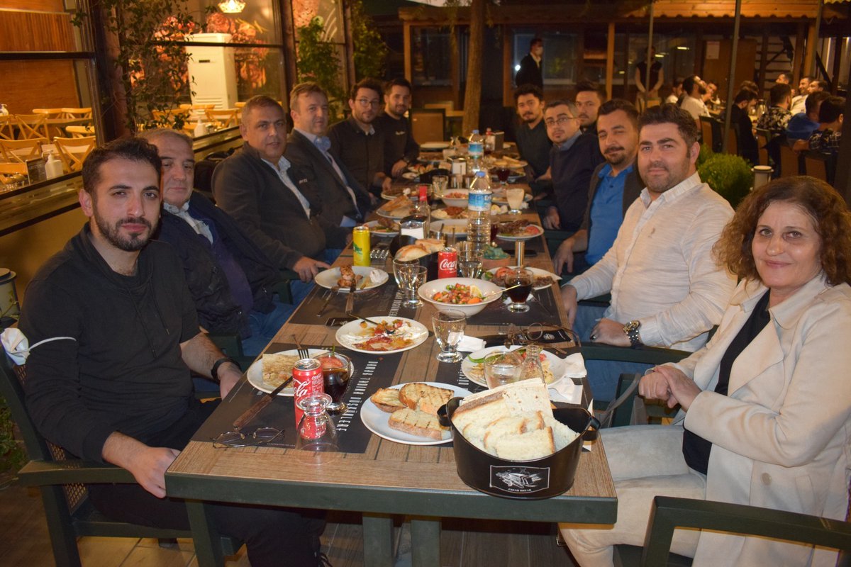 Apetech çalşanları IATF16949 belgesi hakedişini kutladı.

#apetechotomotiv