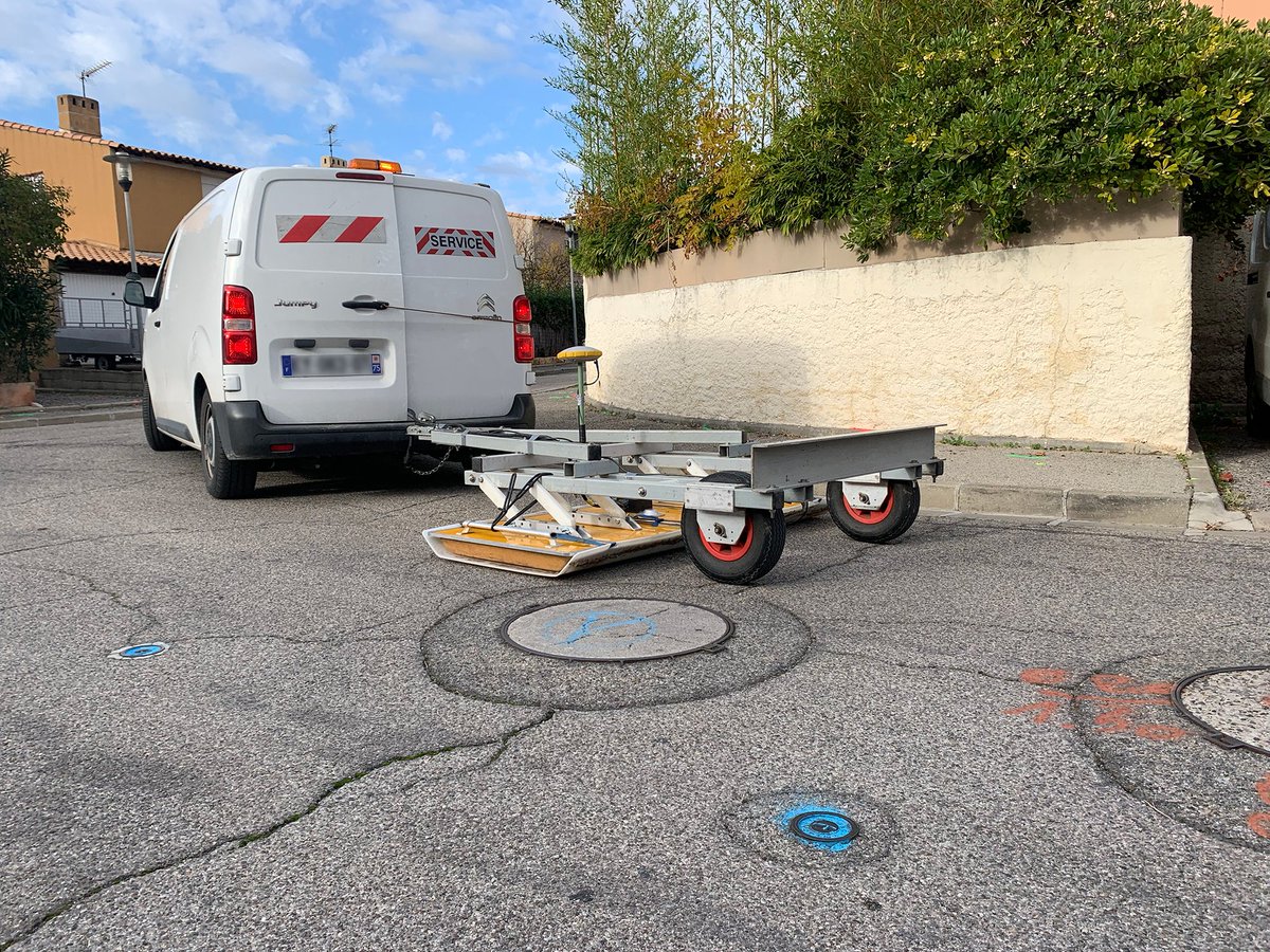 ✅ Aujourd'hui, nous accompagnons (location, formation) une entreprise pour la détection de réseaux enterrés sur une très grande zone d'étude à l'aide du 3D-Radar.

#dtdict #geodetection #chaussee #georadar #3Dradar