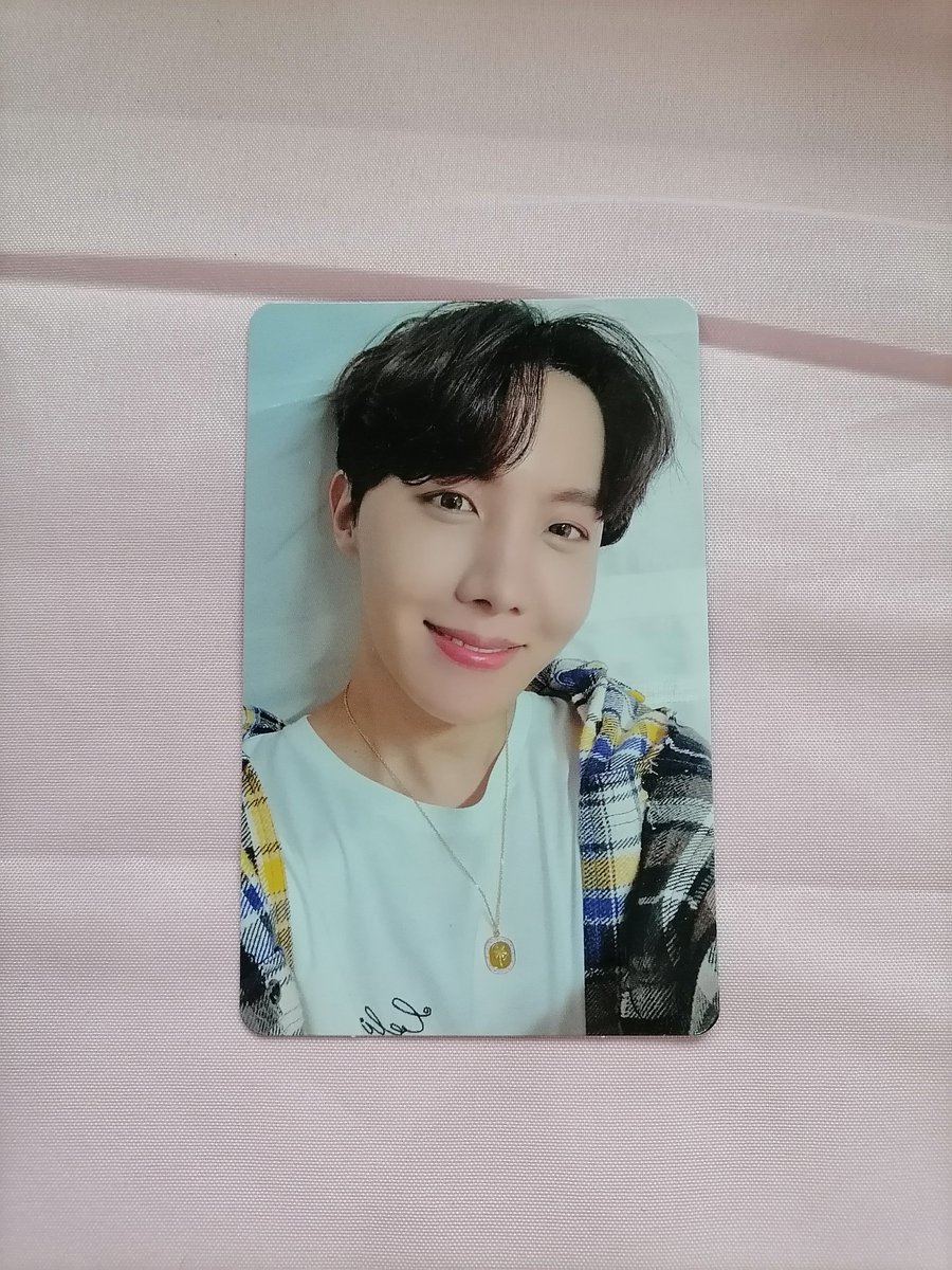 Shopia_ph's tweet photo. #ShopiaOnhand

• Jhope BE Eseential wv pob photocard
✨ early 11.11 sale price P411 ea 
• PAYO
• Onhand &amp; RTS
• 9/10 (has small mark on front)

comment mine https://t.co/qtT2ax5tHi
