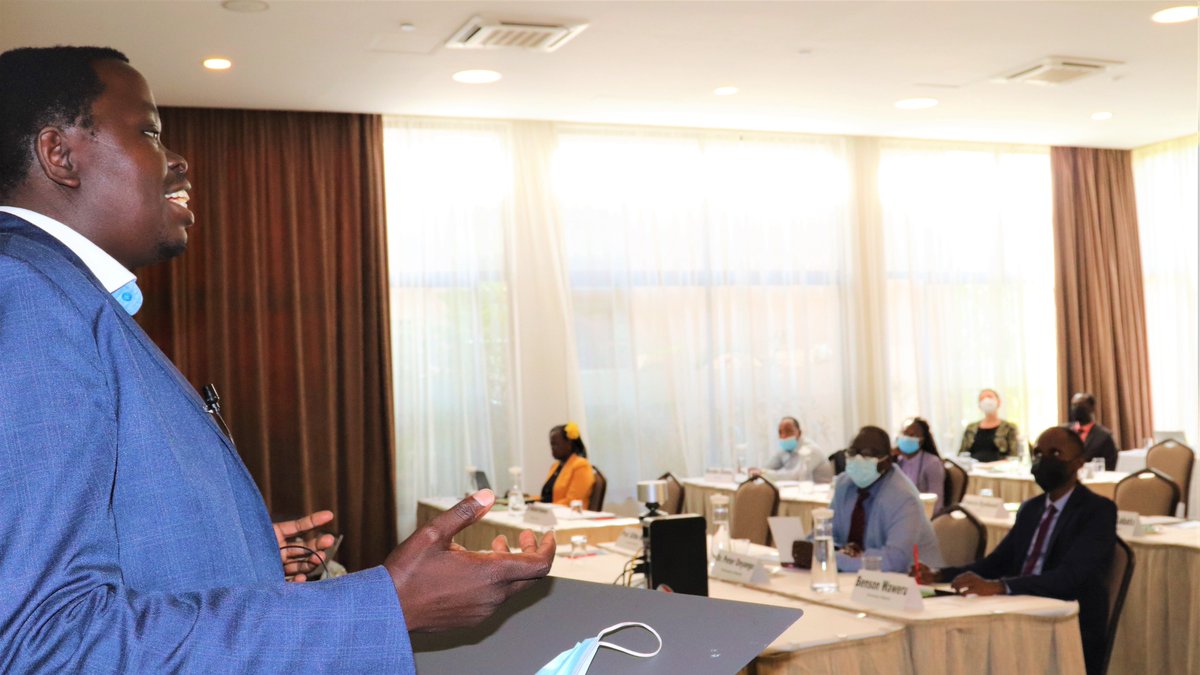 ICRC_Nairobi's tweet photo. In our final panel discussion, Academics: Dr. Joseph Wamwara - @MoiUniKenya, Nelly Kamunde -@KenyattaUni, Dr. Simeon Sungi - @ExperienceUSIU, Allan Mukuki - @StrathmoreLaw, and Dr. Ken Mutuma - @UoNLawFaculty discuss how to further the #IHL expertise in #Kenya #AcademicRoundtable https://t.co/kScxPXU8rQ