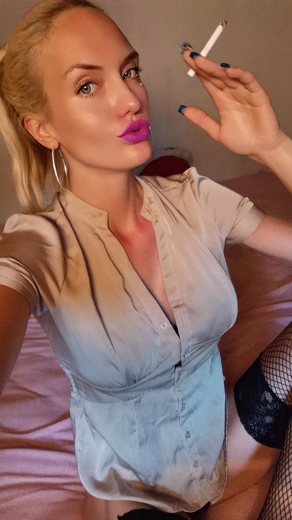 Hot.smoking.angel on X: Have a nice day! 🌹 #smokingfetish #smokevideo  #smokingclip #smokingcigarettes #cigarette #girlwhosmoke #smoke  #smokingsexy #smokingmodel #smoking #onlyfans #onlyfansmodel  t.cox9W1RppaK3  X