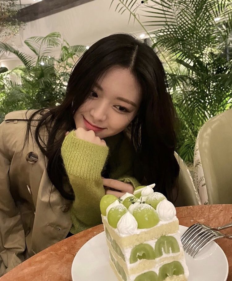 hourly yuna tweet media
