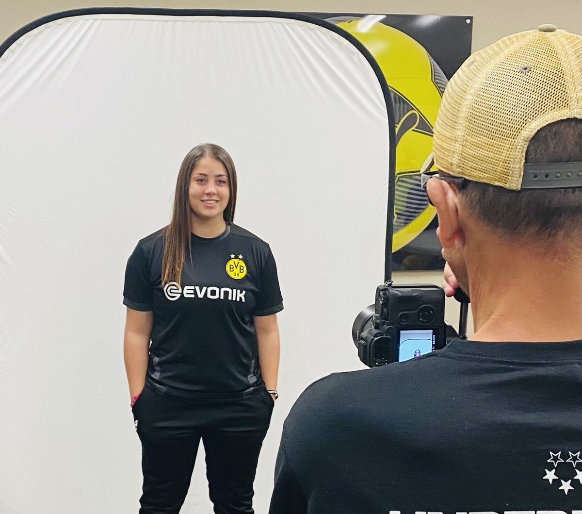 ruenes_sarah's tweet photo. Getting headshots for our GA December Showcase in Norco! Hope to see you all there! Thank You ⁦@NutmegSportsMed⁩ ⁦@BVB03_04GA⁩ ⁦@GAcademyLeague⁩ #HeavenandCollege https://t.co/f7NOMP6v9a