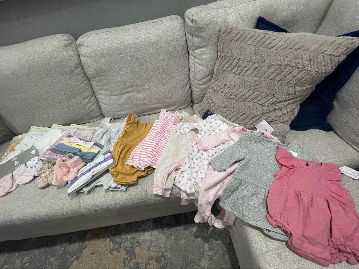 bee031420's tweet photo. Yaay excited na si baby to wear these from her tita and tito of US 💓💓💓 https://t.co/KtXNsy0d5q