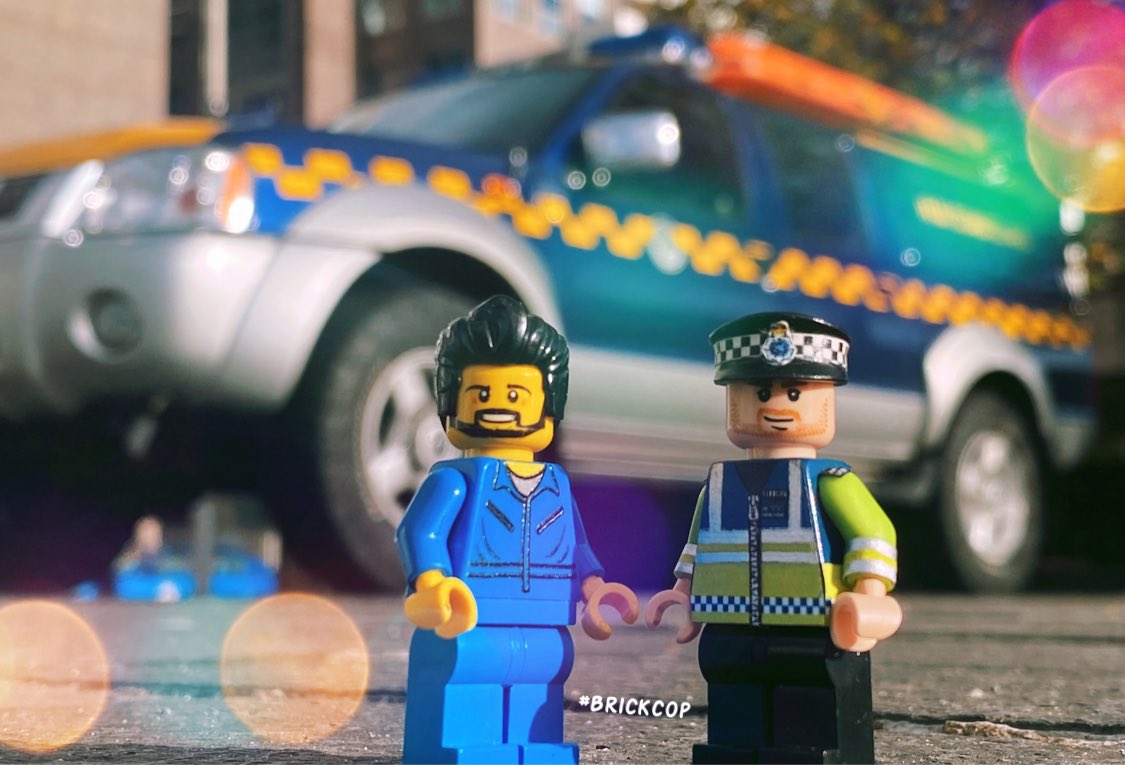 Brick_Cop's tweet photo. Another beautiful day in #Glasgow!
Even better I managed to catch up with a good mate & fellow #Lego lover @CoastguardKP & his ‘Lego self’ from the #WeeGuys @CoastguardTeam! 💯 We’re back on shortly, and what a stunning day to be working! #MutualAid #COP26Glasgow #BrickCop26 🏴 https://t.co/zZxwMwmkoW