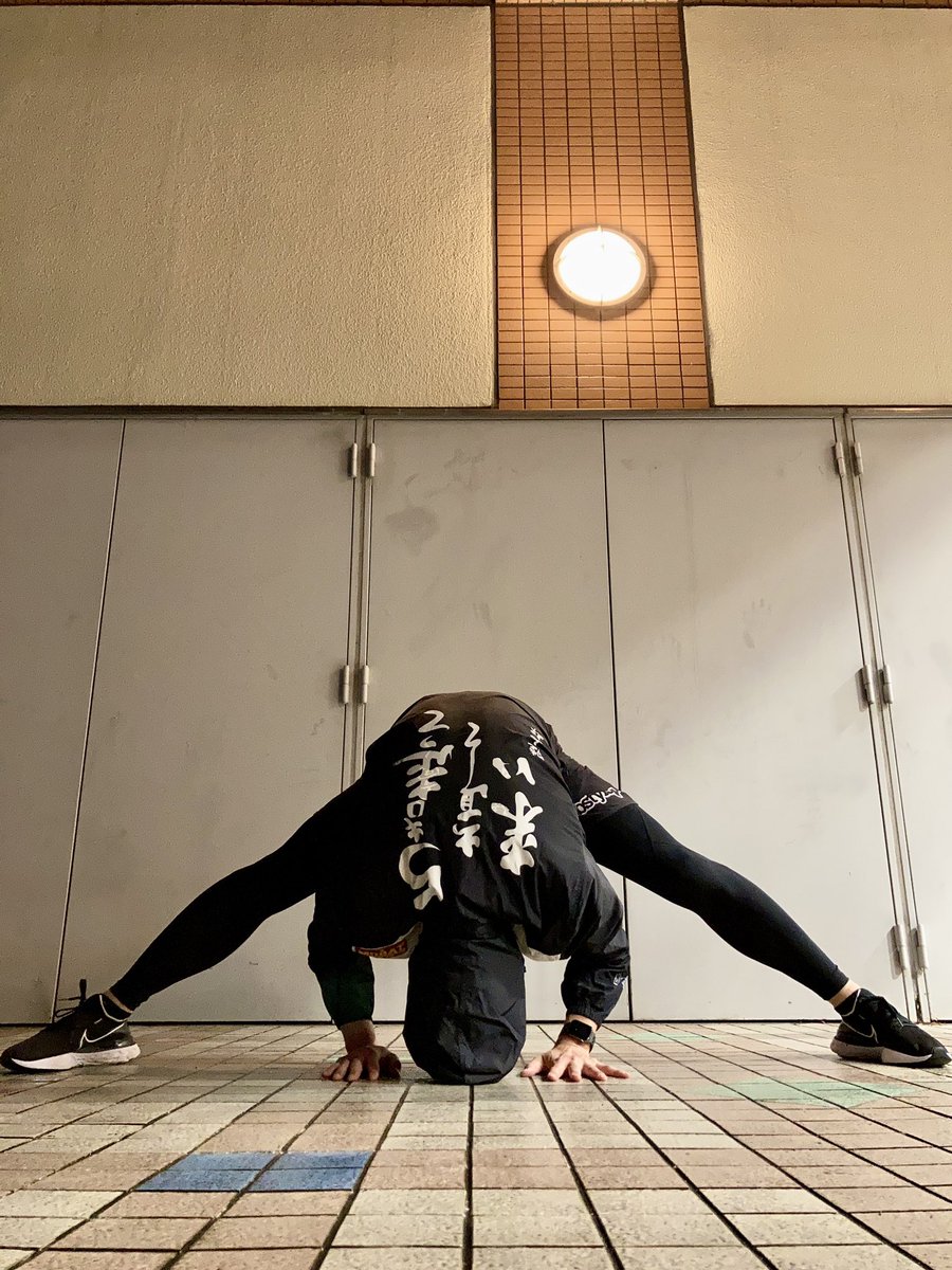 tuttini2269's tweet photo. 2021.11.9 TUE
幡ヶ谷再生大学陸上部のTOSHI-LOW監督(BRAHMAN/OAU)のバースデーラン。
今年も走ってきました。
幡再3年生。これからもずっと走り続けたいと思います。
#幡ヶ谷再生大学陸上部
#幡ヶ谷再生大学陸上部奈良
#MOBSTYLES
#REACTINFINITYRUN
#僕のナイキ
#開脚チャレンジ 178日目 https://t.co/WxXClkhn5H