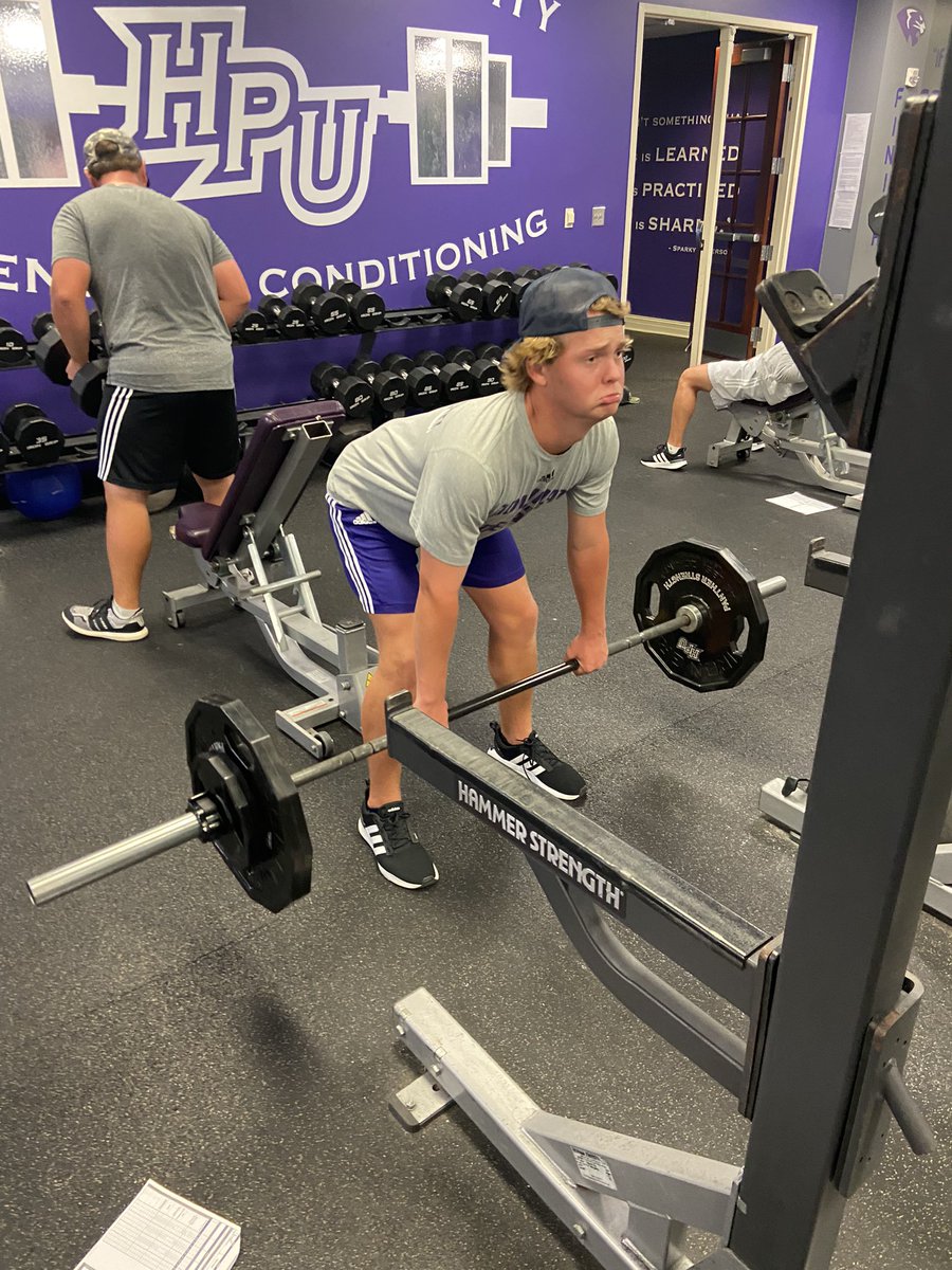 HPUmensgolf's tweet photo. Back to 🏋🏽‍♂️…trending 📈

#RollPoint 😈 | #GoHPU https://t.co/wh8YIyNATy