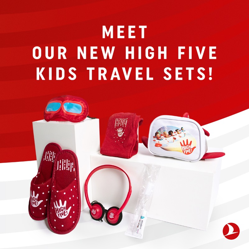 ✈️
Our travel kits invite explorers to new adventures!

On intercontinental flights, our little guests have a comfortable travel experience with the special kits.

#TurkishAirlines