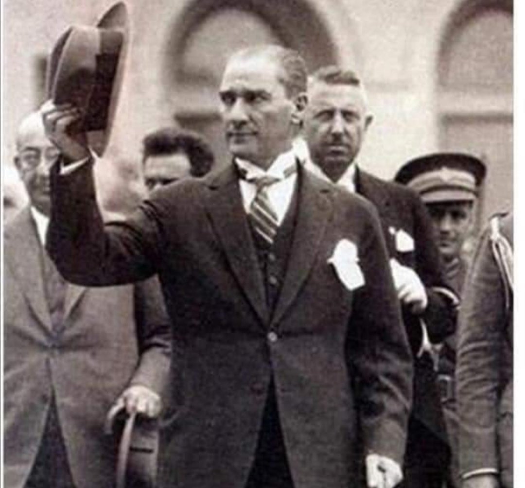 Yarın erken kalkın dostlar, bir devrimciyi selamlayacağız.
#10Kasim