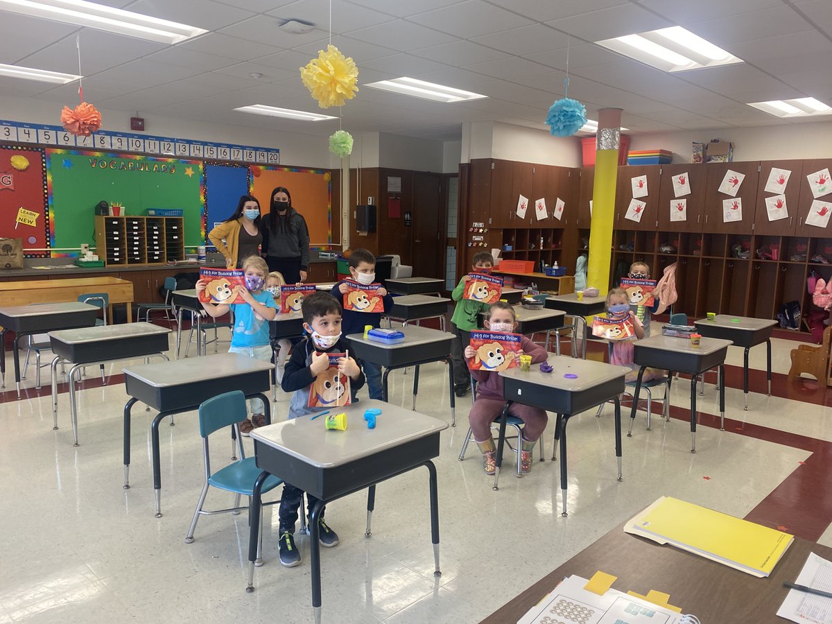 SOS_Palmer's tweet photo. What a great success!!! The student champions were really proud of themselves! They were grateful for being picked as @Hi_5friends . Our seniors were engaging and enjoyed their time with the elementary students. #FrankfortSchuylerPride https://t.co/QuOMwMgsEq