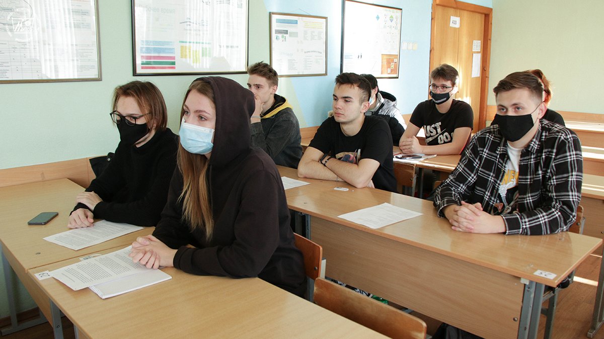 univer_mitso's tweet photo. 🔥В Международном университете «МИТСО» 9 ноября прошла диалоговая площадка на тему «Духовно-нравственное воспитание молодежи». https://t.co/mQcqoDJCSC