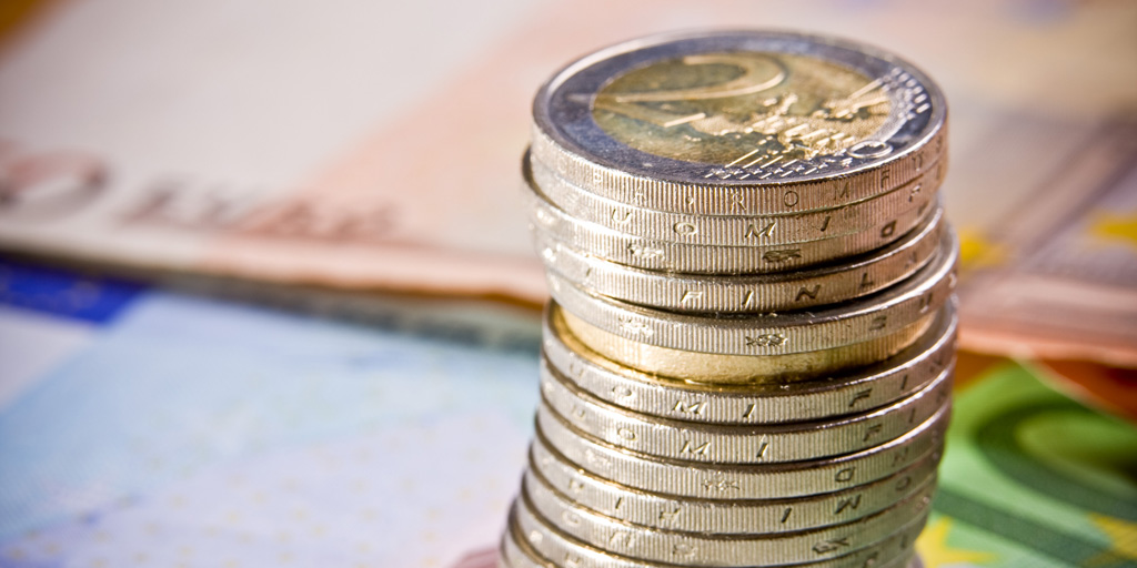 Palkka- ja palkkiotulojen mediaani oli 2 931 euroa syyskuussa 2021. Tämä oli 3,4 prosenttia enemmän kuin vuotta aiemmin. Samana aikana palkkatulonsaajien määrä nousi 2,4 prosenttia.
#palkat #tulot #palkkiot
stat.fi/tup/kokeellise…