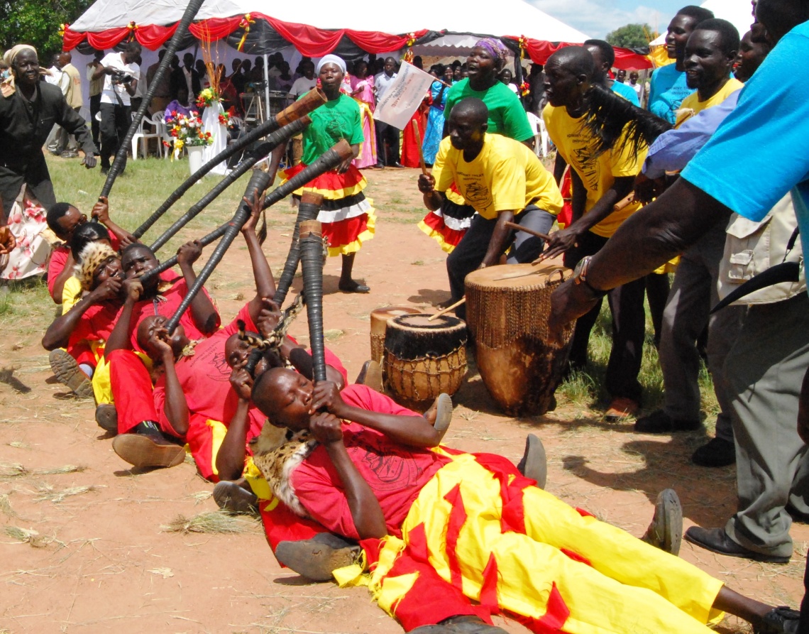EDXTravel's tweet photo. #EntertainmentUG 1/3 Thread
Agwara dance, derived from the Agwara (side-blown trumpets) used for accompanying the dance of the Lugbara people. The Lugbara people are settled over the areas surrounding the borders of DRC and South Sudan in Northern Uganda. 
📸okello22blog https://t.co/WPnn4h6pLk