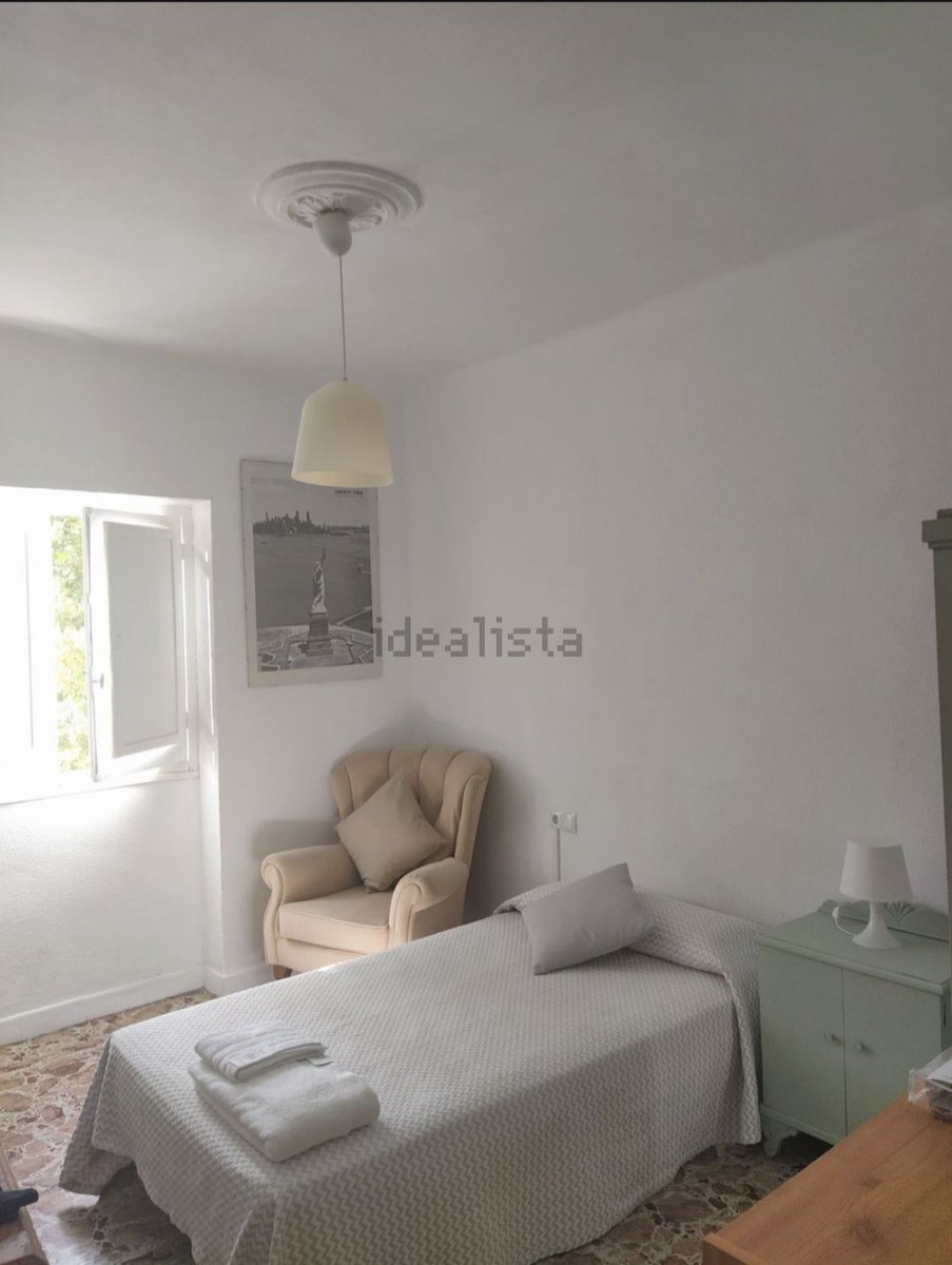 mercemm01's tweet photo. Buenas! Se busca compañerx de piso en zona Pajaritos, con balcón, 200€/mes. Somos dos estudiantes de SICUE, lgtbifriendly y buen rollo🤪 se agradece difusión! #pisogranada #habitacióngranada #ugr #pisougr https://t.co/lnZ2yicXwQ