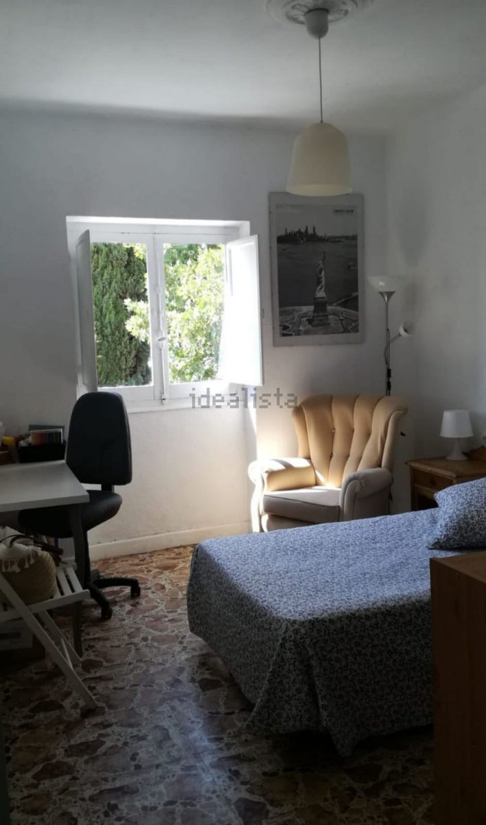 mercemm01's tweet photo. Buenas! Se busca compañerx de piso en zona Pajaritos, con balcón, 200€/mes. Somos dos estudiantes de SICUE, lgtbifriendly y buen rollo🤪 se agradece difusión! #pisogranada #habitacióngranada #ugr #pisougr https://t.co/lnZ2yicXwQ