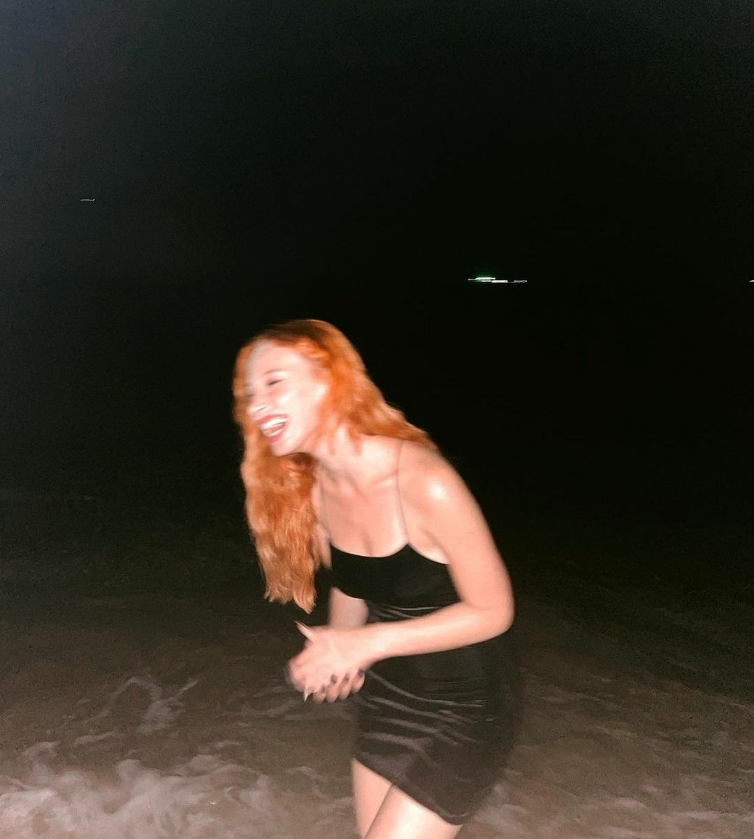 cemre den sonra yaren böyle bir fotoğraf atsa götünüzü yırtardınız