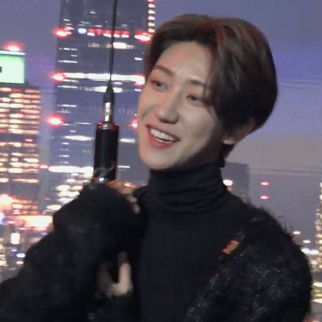 8doIIs's tweet photo. he has the prettiest smile https://t.co/Yr4BFhSTuF