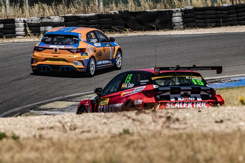 EPIC_RW's tweet photo. ¡Se acerca la gran cita #RacingWeekend! 🤩
¡5⃣ espectaculares disciplinas reunidas en un mismo evento!🔥
¡9⃣ emocionantes carreras donde hay mucho en juego!
¡Y una pista de ensueño como el @Circuitcat_es!
¡Tribuna Principal y Tribuna G abiertas! 👉https://t.co/x1kQOkdpa9 https://t.co/VPZf326G6M