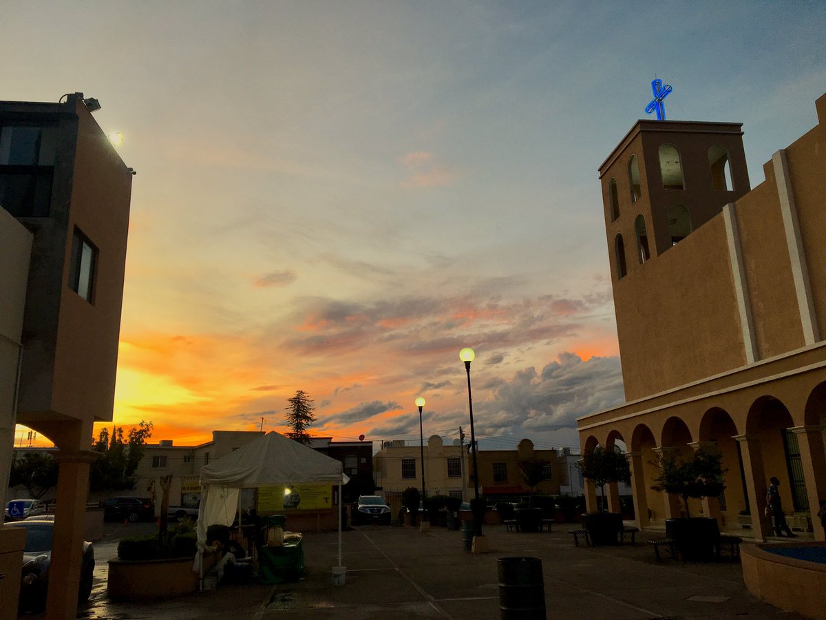 bidaiatraveler's tweet photo. ¿Con quién te gustaría visitar este mágico lugar?😻🤲🏼
#COMM21 #iglesia #atardecer #feliz https://t.co/6Z5mRAyHCf