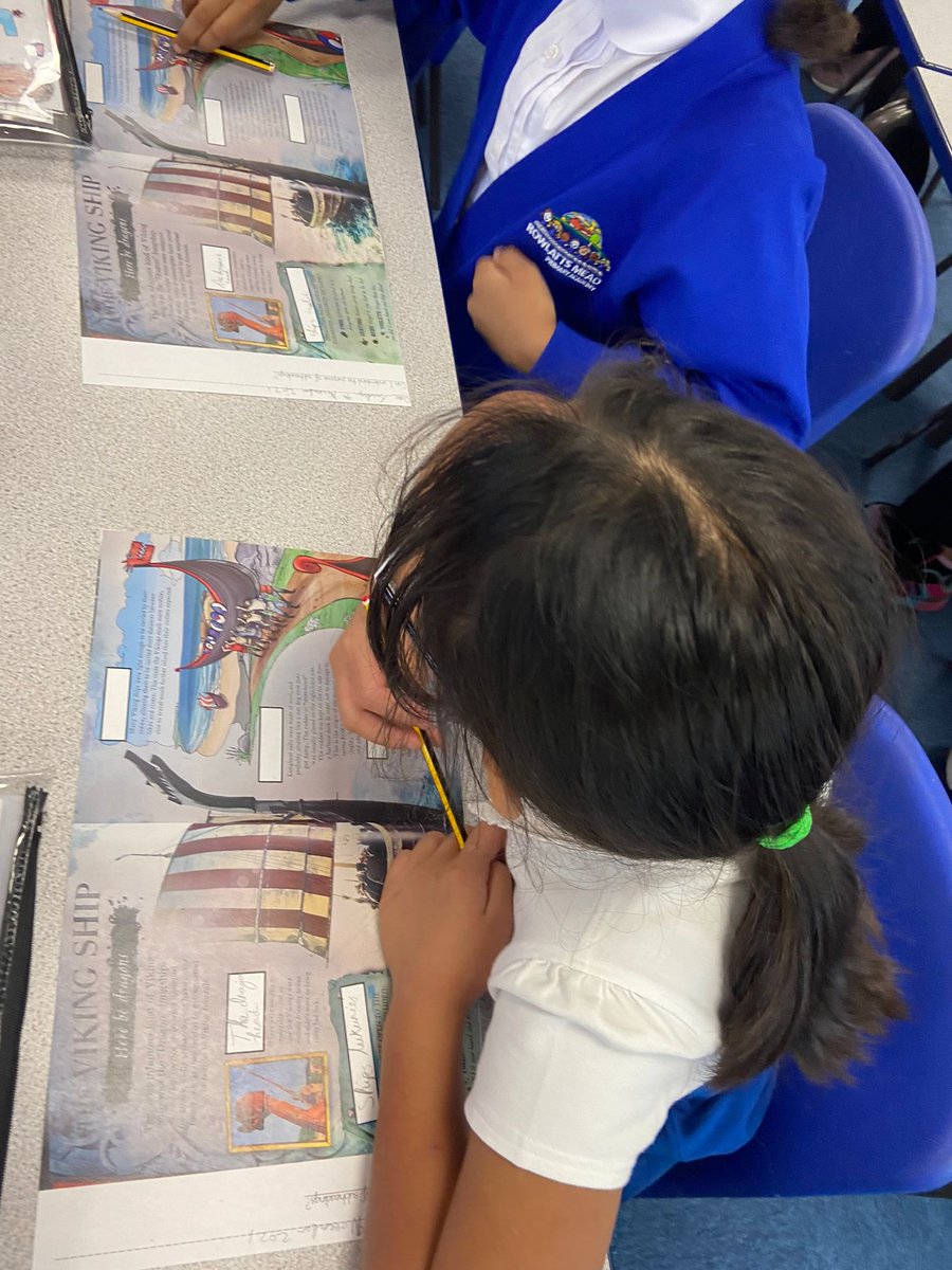 Rowlatts_TMET's tweet photo. Year 5 are creating their own subheadings for a double page in their Whole Class Reading Lesson. #rmreading #understanding 📚📖 https://t.co/GkQ69OdAYd