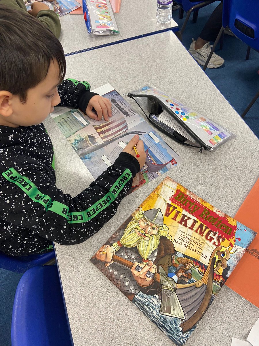 Rowlatts_TMET's tweet photo. Year 5 are creating their own subheadings for a double page in their Whole Class Reading Lesson. #rmreading #understanding 📚📖 https://t.co/GkQ69OdAYd