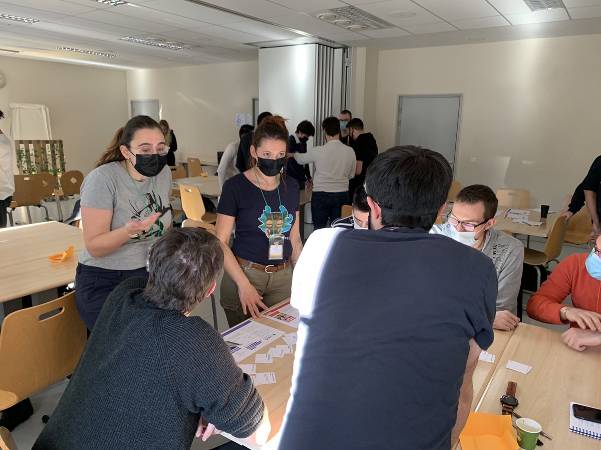 SFEIR_Live's tweet photo. Après Nantes, 2ème round pour @SabrinaKOESSLER et @jadechabaro avec leur atelier d’initiation a l’UX Design 👩‍💻🎨 https://t.co/Eecg0vLrsj