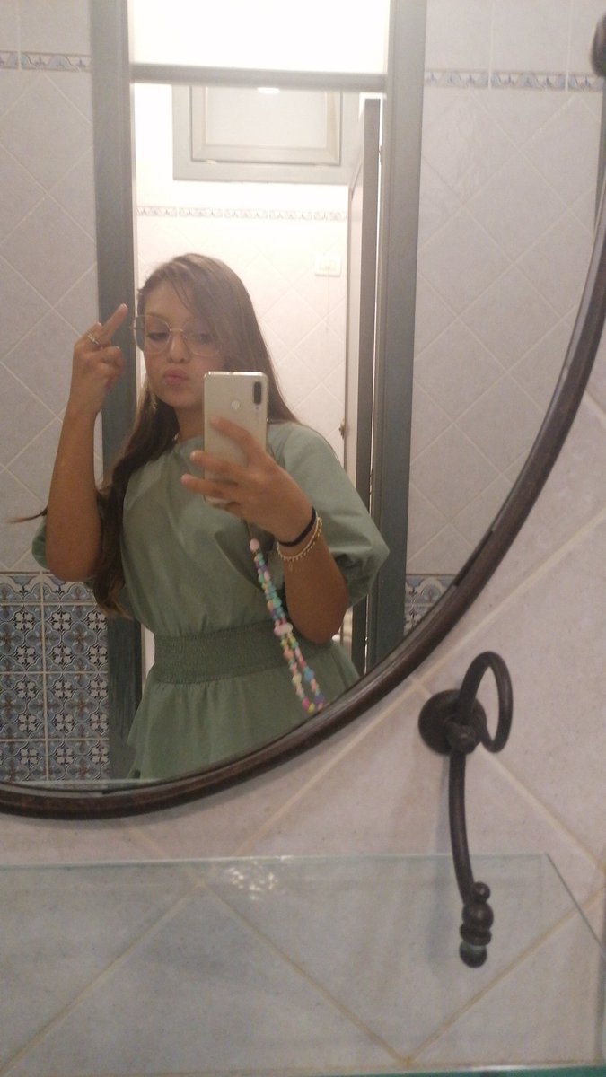 Asixxx__'s tweet photo. Non so il perche ma mi piace  kiss<3 https://t.co/6cY46t5DIw