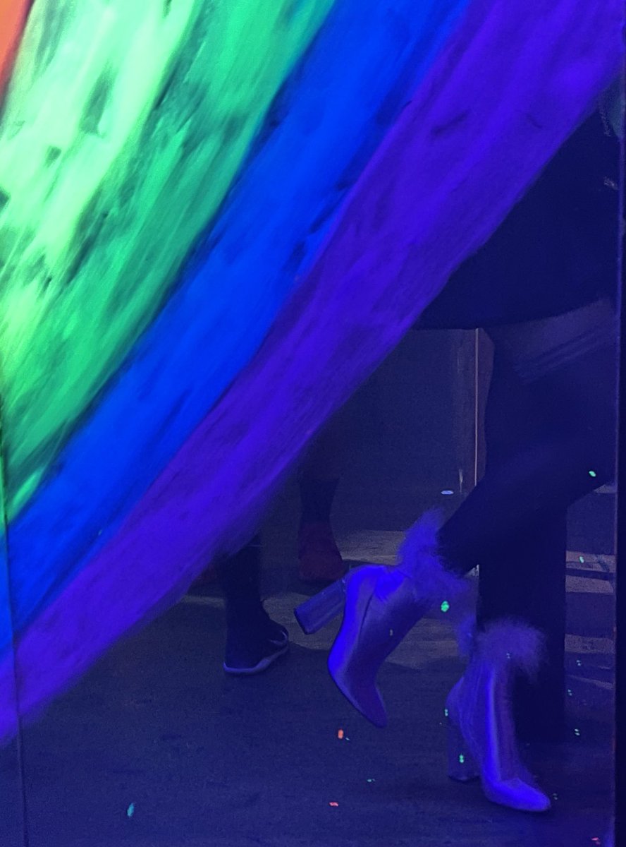 svdstrwbvrry's tweet photo. i didn’t want to admit it… but my ankle is swollen from all the dancing this weekend #bootszn 🌈 https://t.co/DhRWCcA2SL