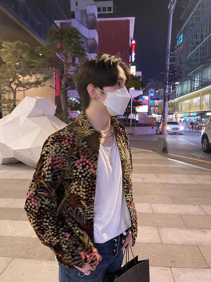 MashihoTakataIr's tweet photo. Mashiho weverse moments update
Please look forward the Mysterious Class alot
Then drink your milk & sleep everyone
📸by hyunsukie hyung
~~
#DIAMOND_GUARDS #TREASURE #MASHIHO #트레저 #마시호 #マシホ @treasuremembers
💎دایـمنـد ــــگـاردز 💎 https://t.co/qbIZwkvssd