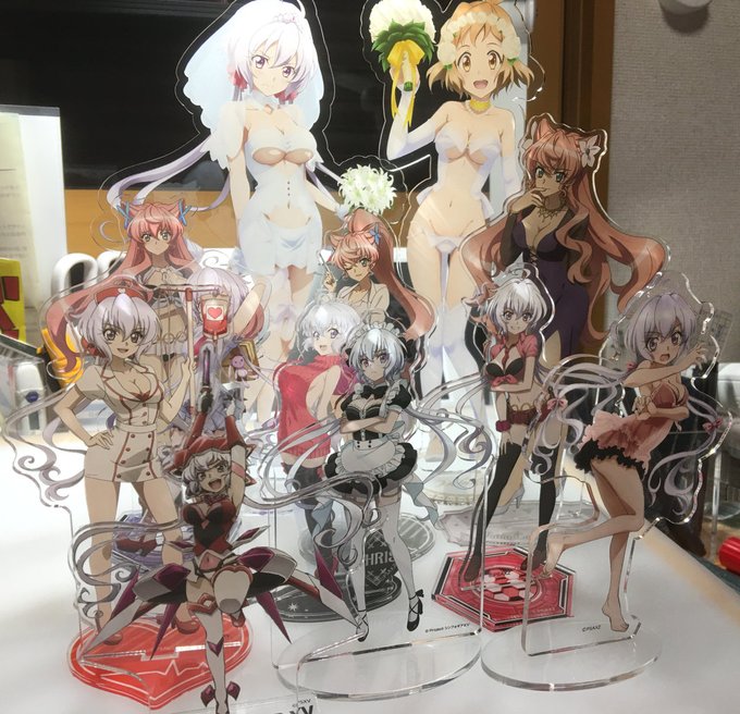 アンケートご協力ありがとうございました。途中までマリアと競ってる感じでしたが、やっぱりクリスちゃん強いんですかね。 