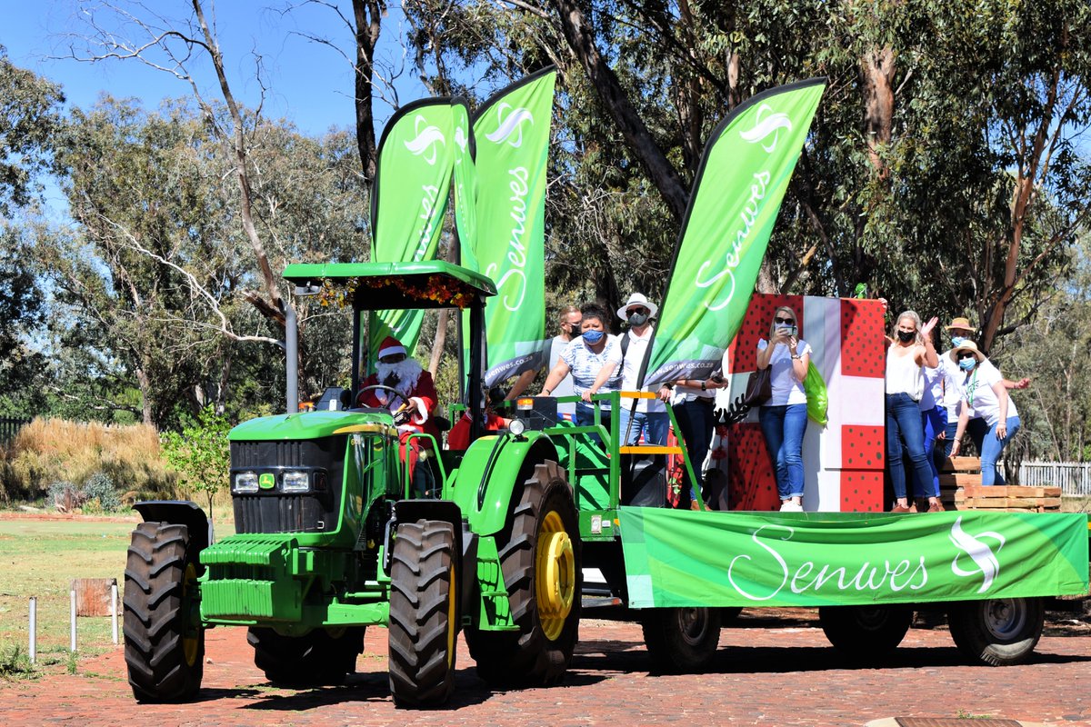 SENWES's tweet photo. Die Senwes #Kersboomprojek het begin met 'n besoek aan #Triest, Klerksdorp. Vanjaar se tema is #PlaasKersfrees en Kersvader en die Senwesters het hul verskyning op 'n John Deere-trekker en sleepwa gemaak. Die dag was gevul met pret, plesier, musiek en lekker eetgoed. #Senwes https://t.co/apqiNC2W0b