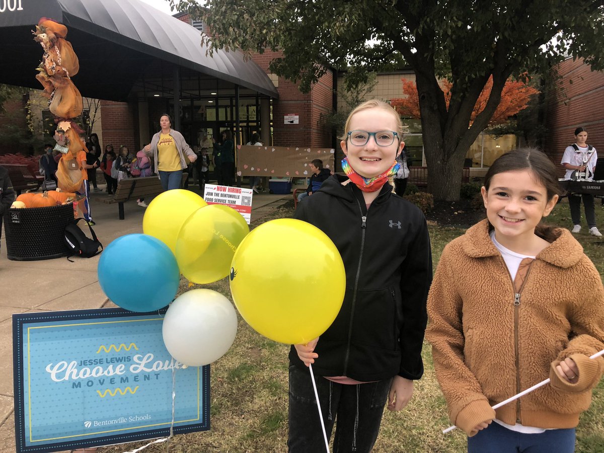 Bville_Schools's tweet photo. Today is the day! We’re Choosing Love all day in our schools and we can’t wait to see you tonight! #whereexcellencelives #chooSELove https://t.co/pHTmdTpUB6