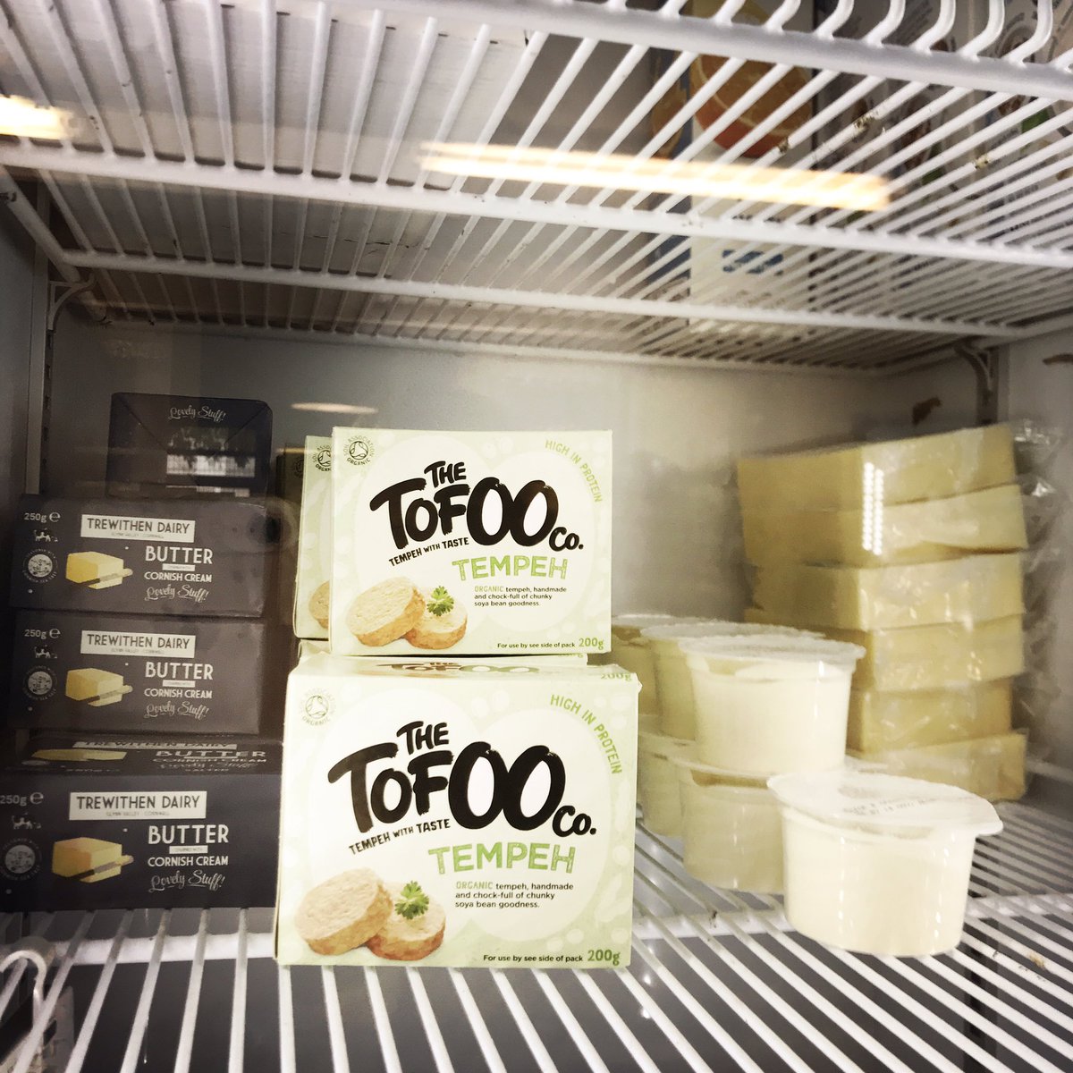 ffotojenic's tweet photo. Cardiff!

Are your cupboards looking empty?
Visit the Wyndham St Pantry 🍴 

£5 for £25 worth of food⭐️ 

You don’t need to be on benefits or fit any criteria to access this wonderful service.

All welcome. Our volunteers look forward to seeing you🌱 

#communitylove #foodforall https://t.co/tezsg33eF1