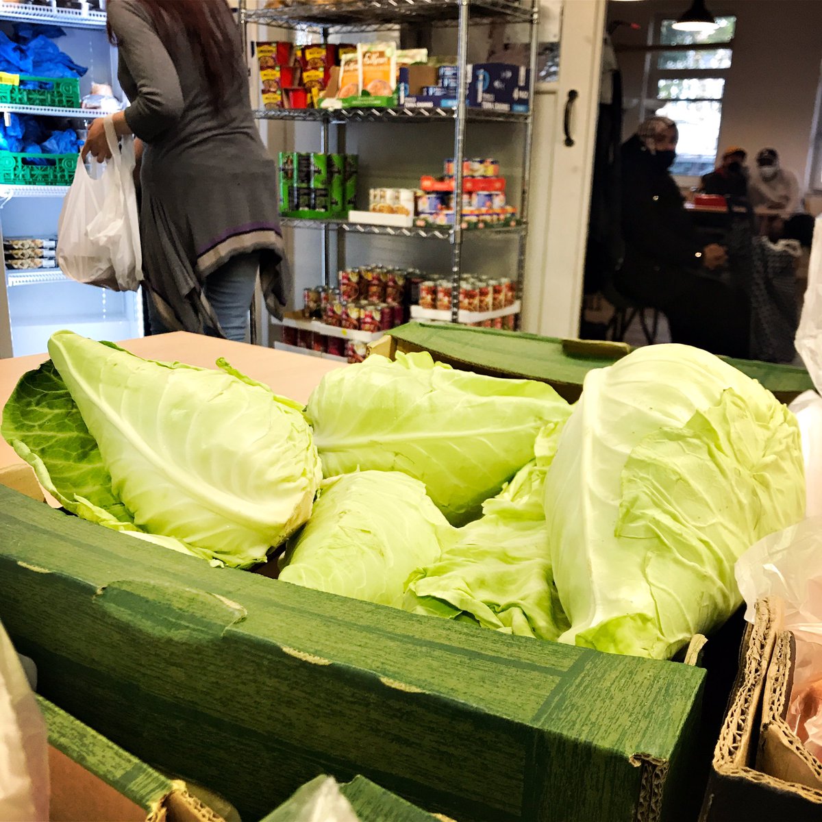 ffotojenic's tweet photo. Cardiff!

Are your cupboards looking empty?
Visit the Wyndham St Pantry 🍴 

£5 for £25 worth of food⭐️ 

You don’t need to be on benefits or fit any criteria to access this wonderful service.

All welcome. Our volunteers look forward to seeing you🌱 

#communitylove #foodforall https://t.co/tezsg33eF1