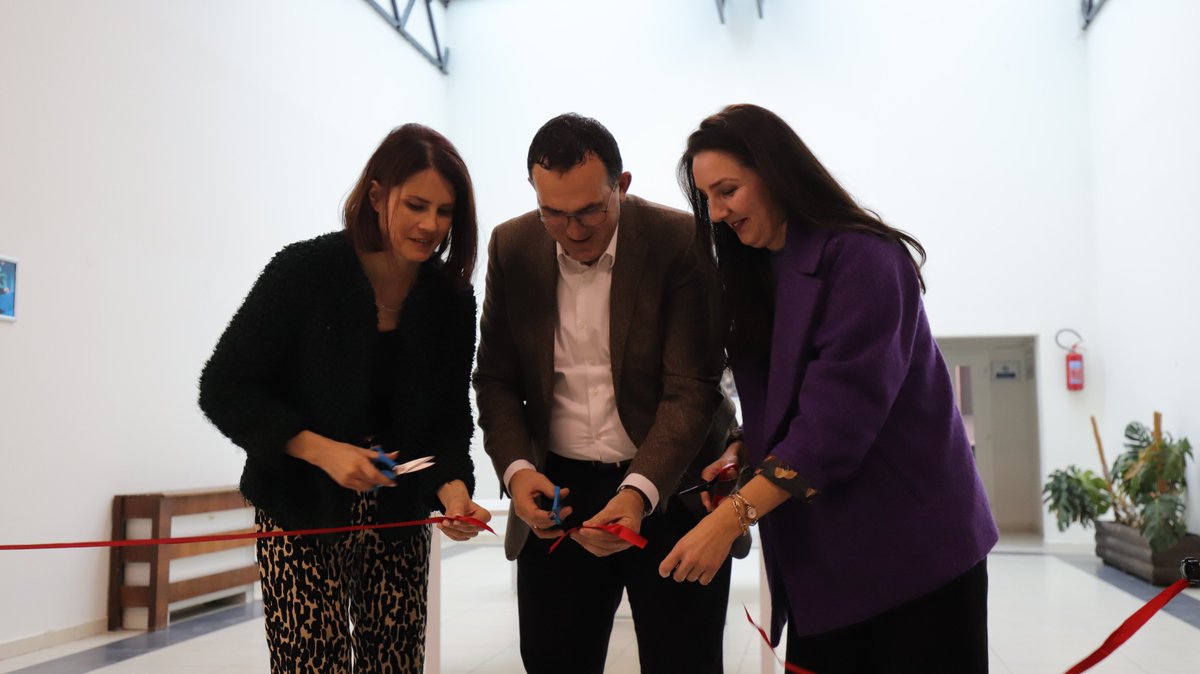 UBTEducation's tweet photo. 🎉 Përurohet zyrtarisht Qendra e Parë në Rajon, "5G Testbed Center"
@nokia @StjernvallPia
#UBTKosovo #UBT5GTestbedCenter #UBT5GCenter https://t.co/FW52DTzczV