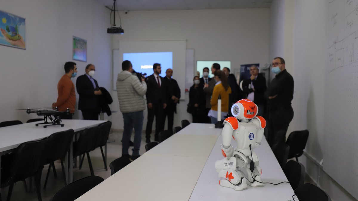 UBTEducation's tweet photo. 🎉 Përurohet zyrtarisht Qendra e Parë në Rajon, "5G Testbed Center"
@nokia @StjernvallPia
#UBTKosovo #UBT5GTestbedCenter #UBT5GCenter https://t.co/FW52DTzczV