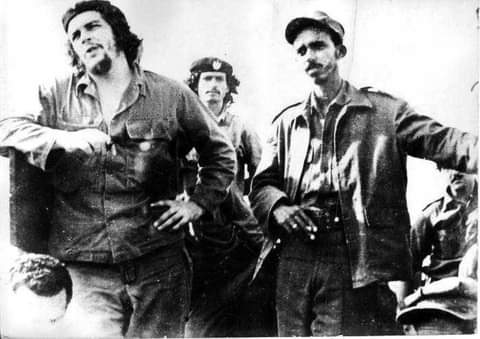 CubaVale2022's tweet photo. #8deNov. Nace el Comandante Manuel Piti Fajardo en Manzanillo, médico de profesión y con un inmenso corazón para comenzar junto a #Fidel una #Revolución desde hoy hasta el #3DeDiciembre estemos homenajeando a todo el personal de la salud.
#ACubaPonleCorazon https://t.co/nm7E9pv8pT
